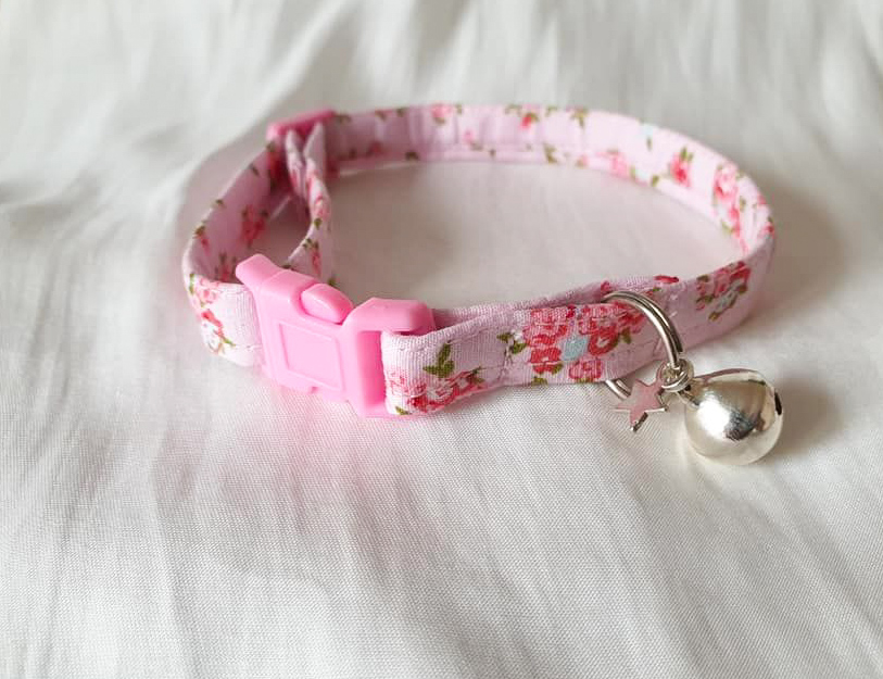 Handmade fabric Very Pretty Pink Flowers  safety kitten cat collar and  bell 